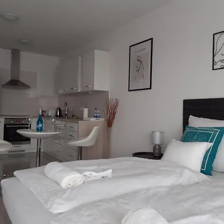 Sunny Apartment *